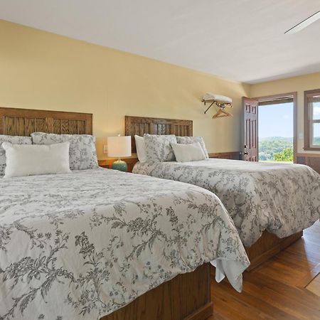 Roadrunner Inn And Log Cabins 尤里卡斯普林斯 外观 照片