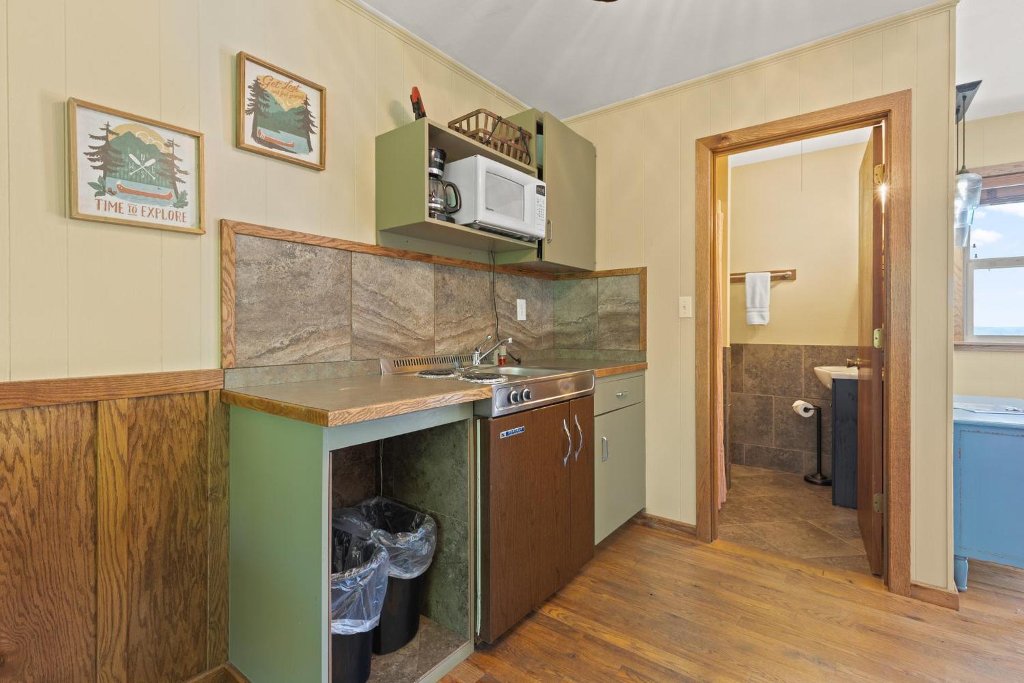 Roadrunner Inn And Log Cabins 尤里卡斯普林斯 外观 照片