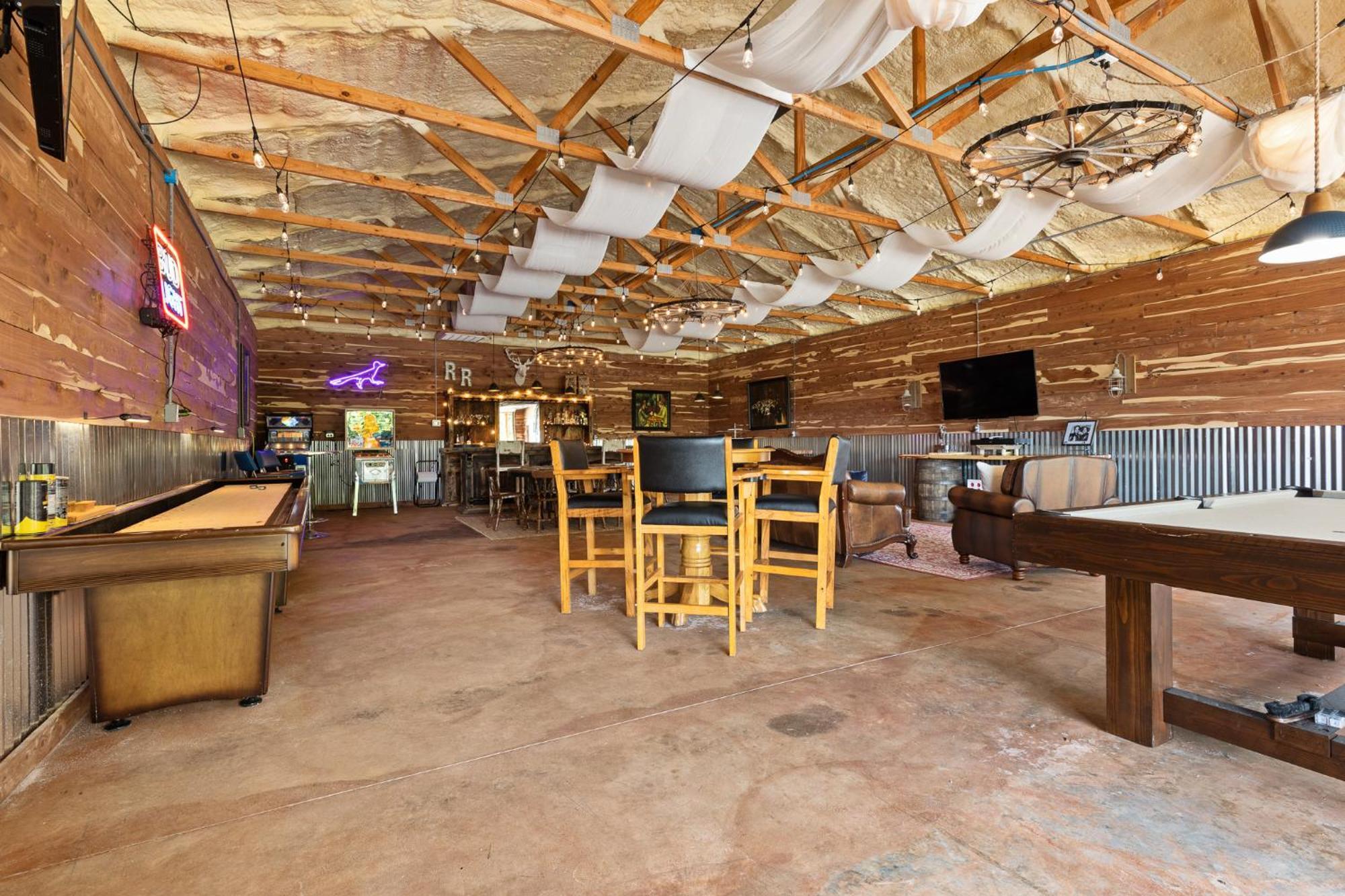 Roadrunner Inn And Log Cabins 尤里卡斯普林斯 外观 照片