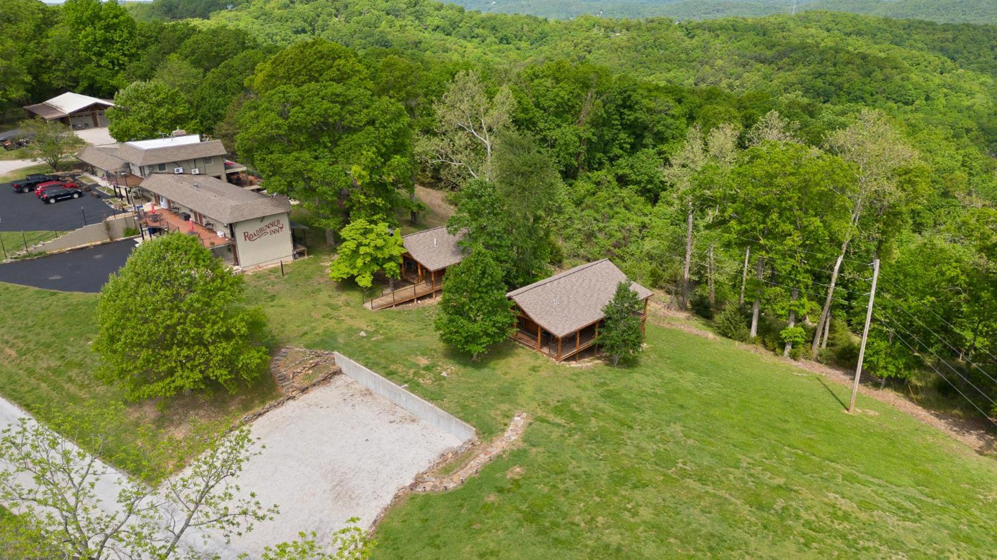 Roadrunner Inn And Log Cabins 尤里卡斯普林斯 外观 照片