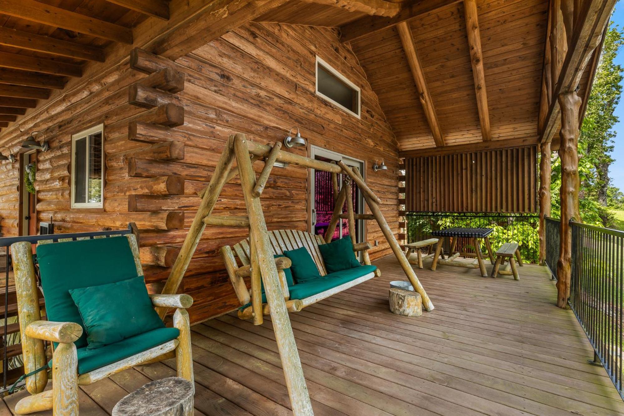 Roadrunner Inn And Log Cabins 尤里卡斯普林斯 外观 照片
