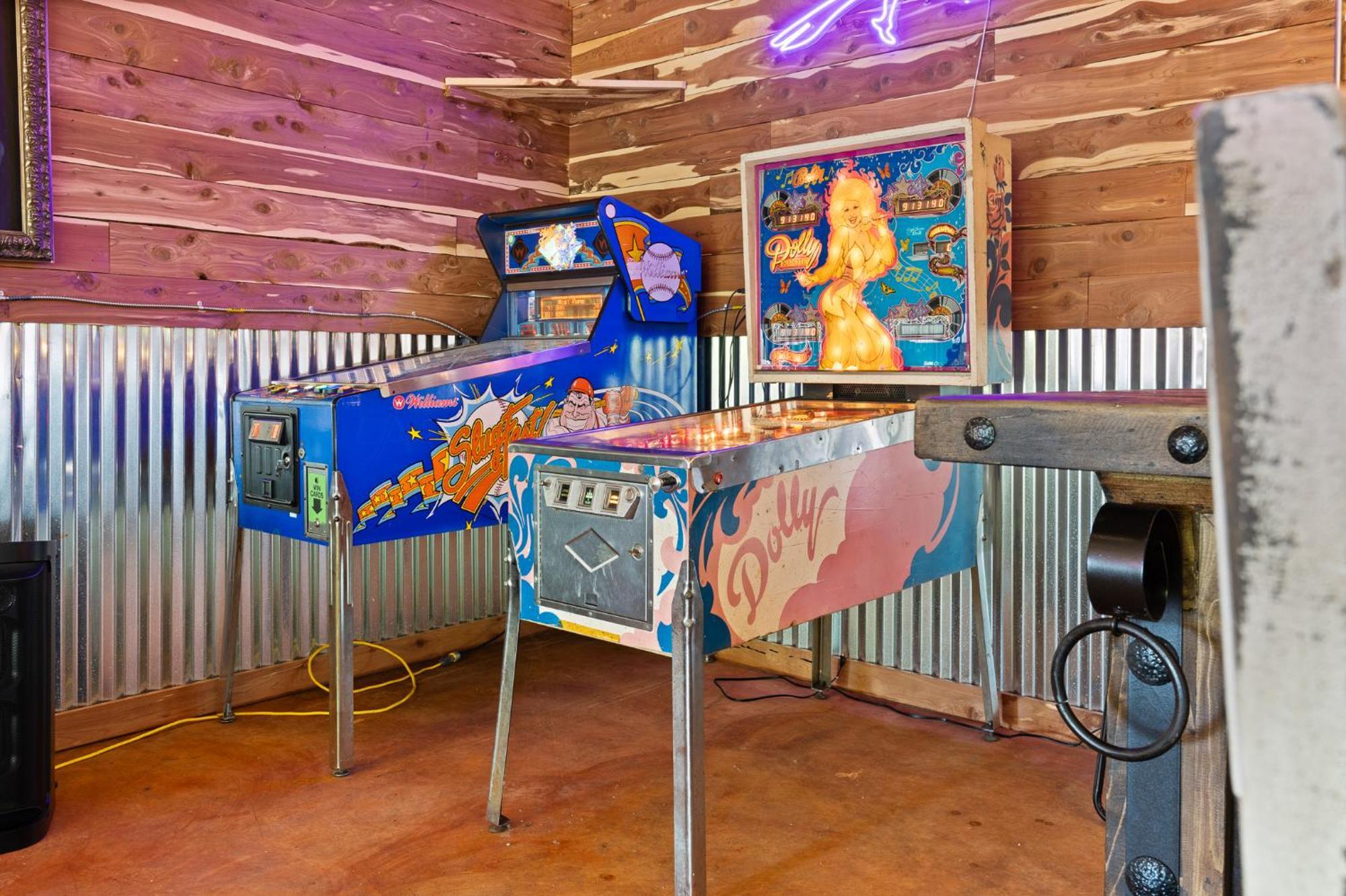 Roadrunner Inn And Log Cabins 尤里卡斯普林斯 外观 照片