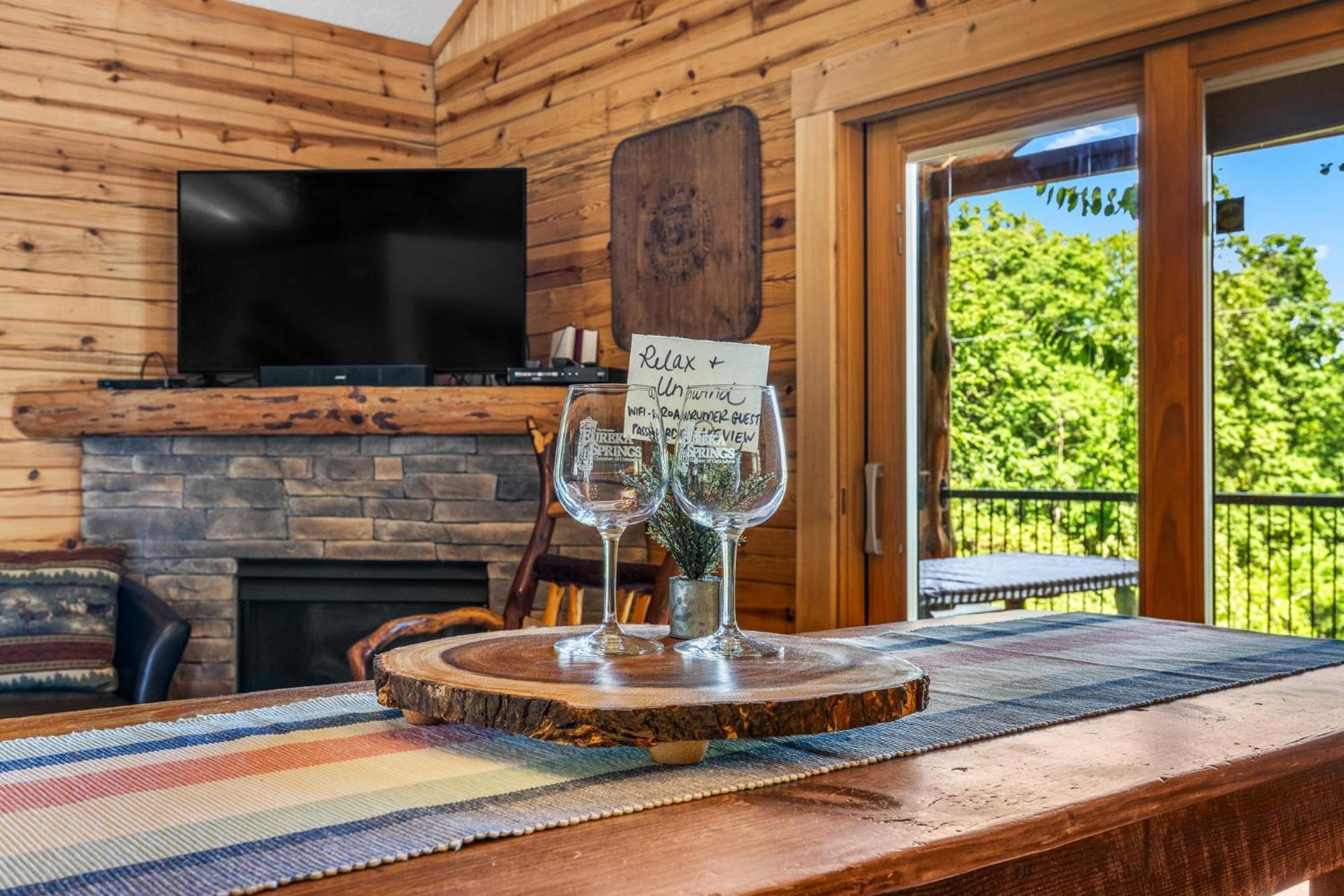 Roadrunner Inn And Log Cabins 尤里卡斯普林斯 外观 照片