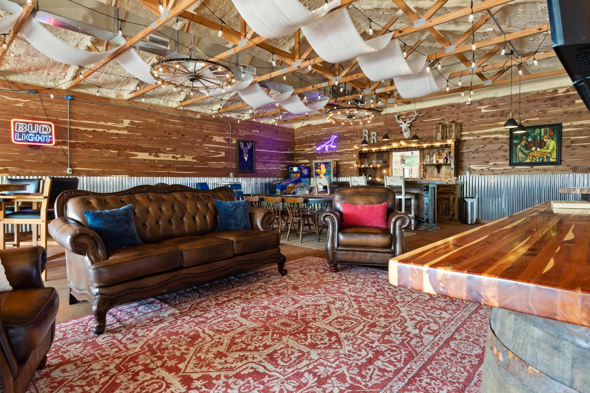 Roadrunner Inn And Log Cabins 尤里卡斯普林斯 外观 照片